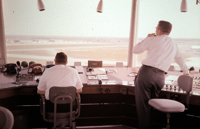 Sala de control en 1962. Wikimedia Commons